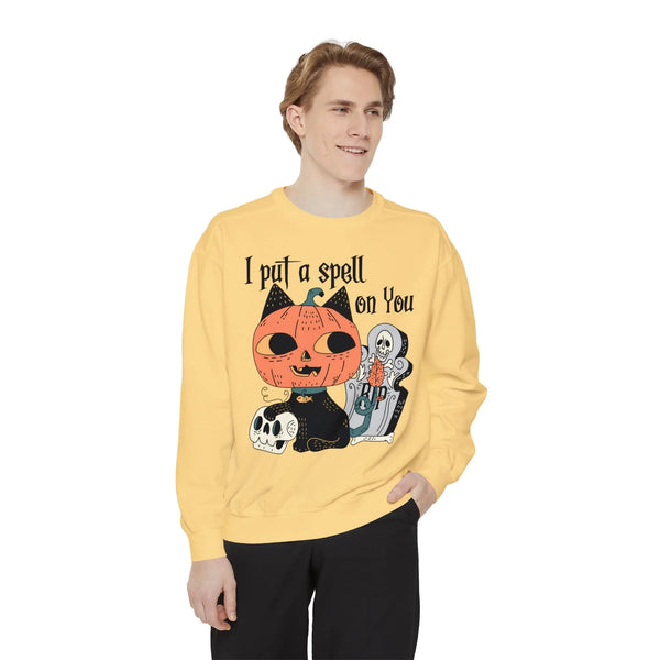 Vintage Pumpkin Cat Halloween Sweatshirt - Spooky Graveyard Kitty Graphic Sweater