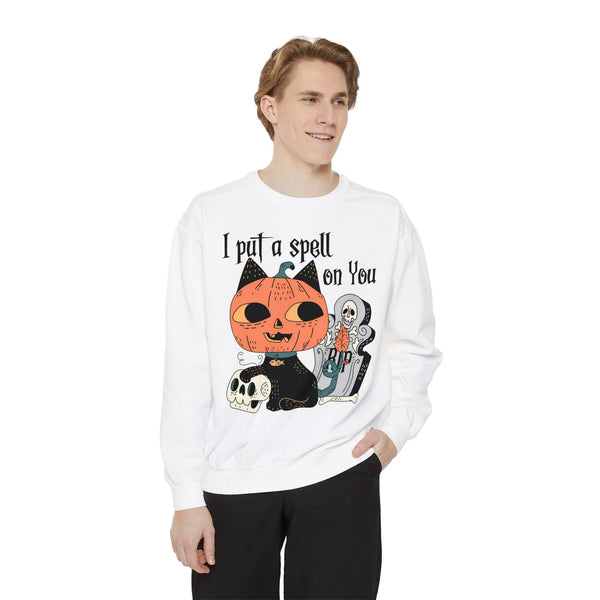 Vintage Pumpkin Cat Halloween Sweatshirt - Spooky Graveyard Kitty Graphic Sweater
